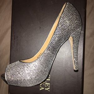 Badgley Mischka Humbie II Smoke Glitter Heels